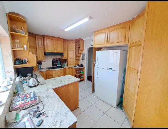 6 BEDROOM HOUSE FOR SALE IN ELDORAIGNE